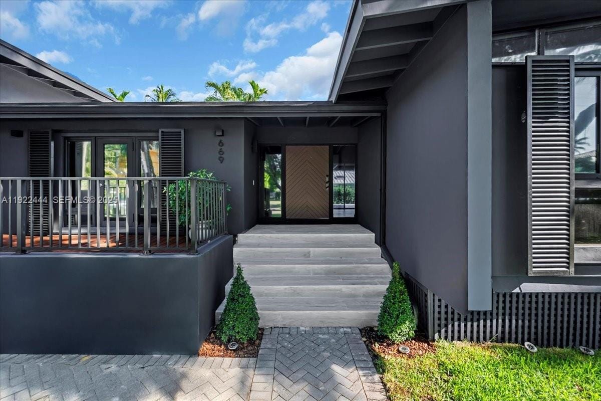 669 S Mashta Drive, Key Biscayne, FL 33149 photo 4