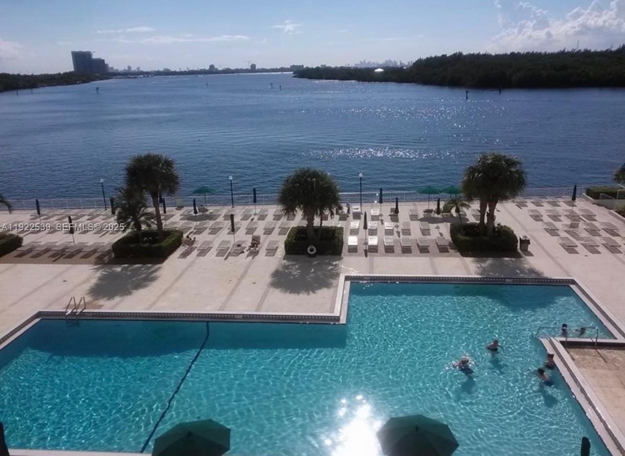300 Bayview Drive, Sunny Isles Beach, FL 33160 photo 4