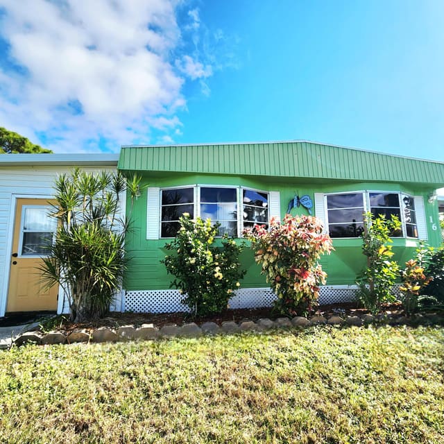 16 S Granada Lane, Port St. Lucie, FL 34952