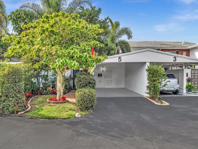 5 Middlesex Drive 5, sold in Townhouse Isle, Wilton Manors, FL