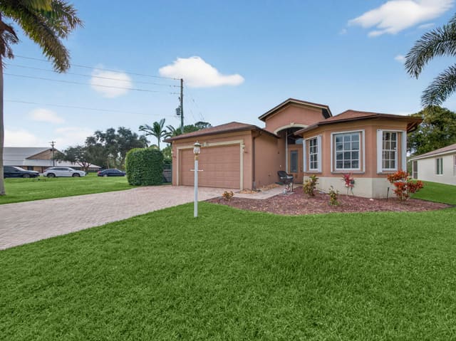 8946 SW Fishermans Wharf Drive, Stuart, FL 34997