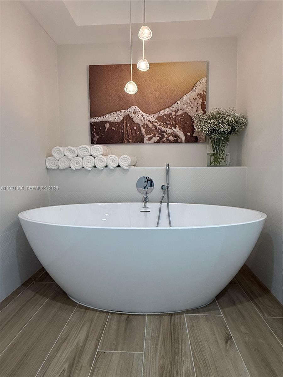 20191 E Country Club Drive 504 — photo 11