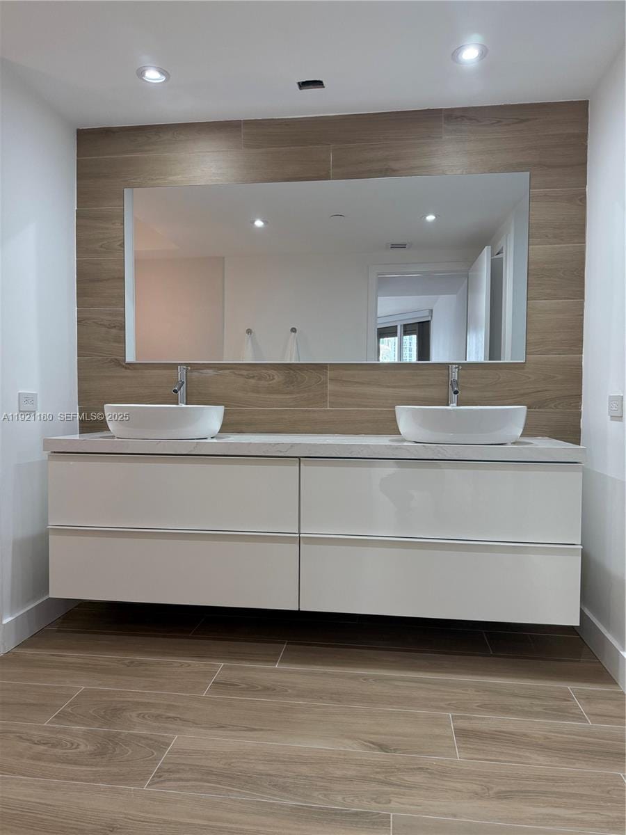 20191 E Country Club Drive 504 — photo 12