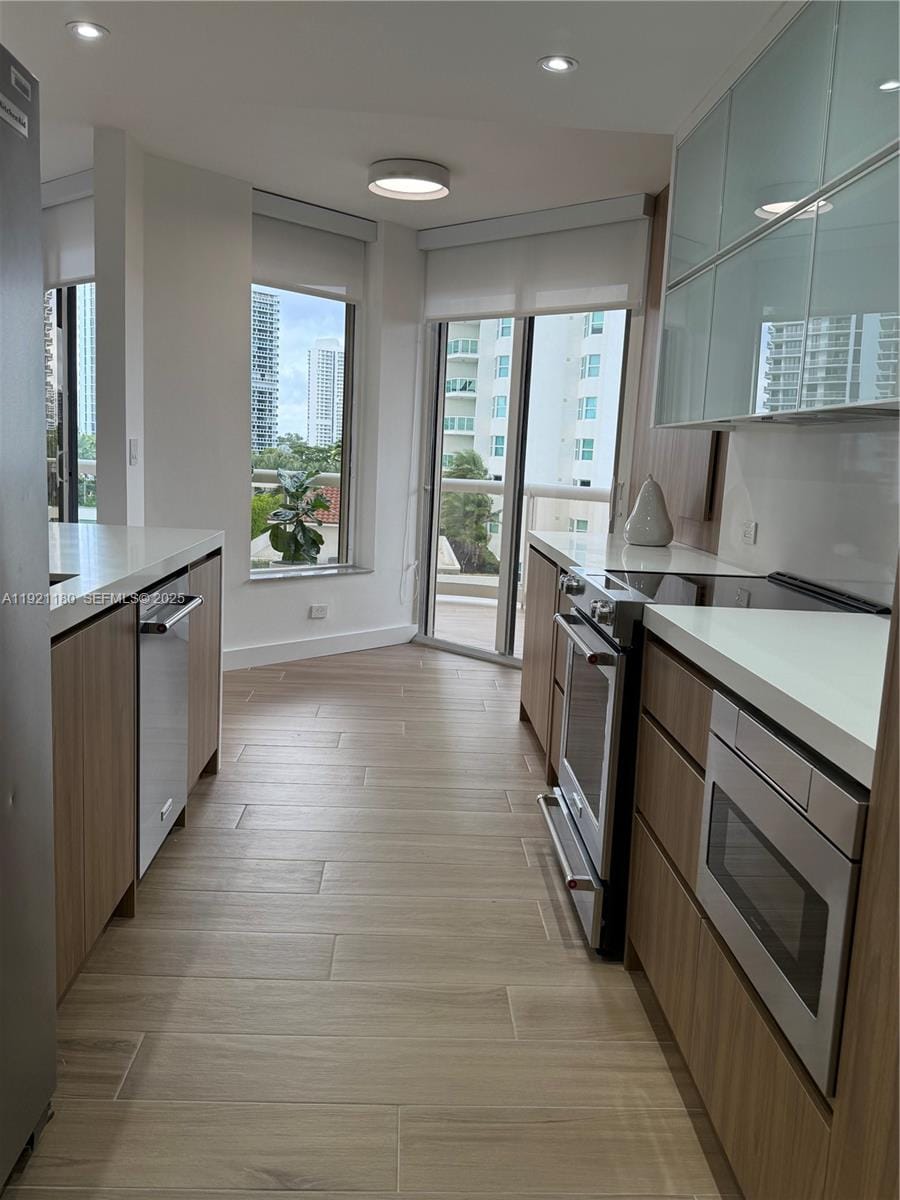 20191 E Country Club Drive 504 — photo 8