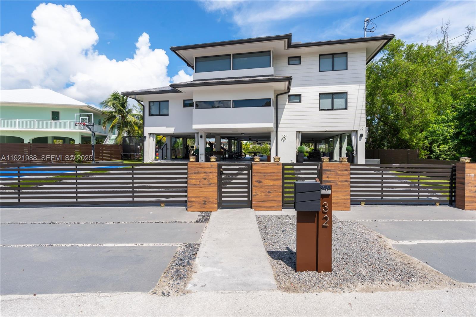 32 N Bounty Lane, Key Largo, FL 33037, Key Largo