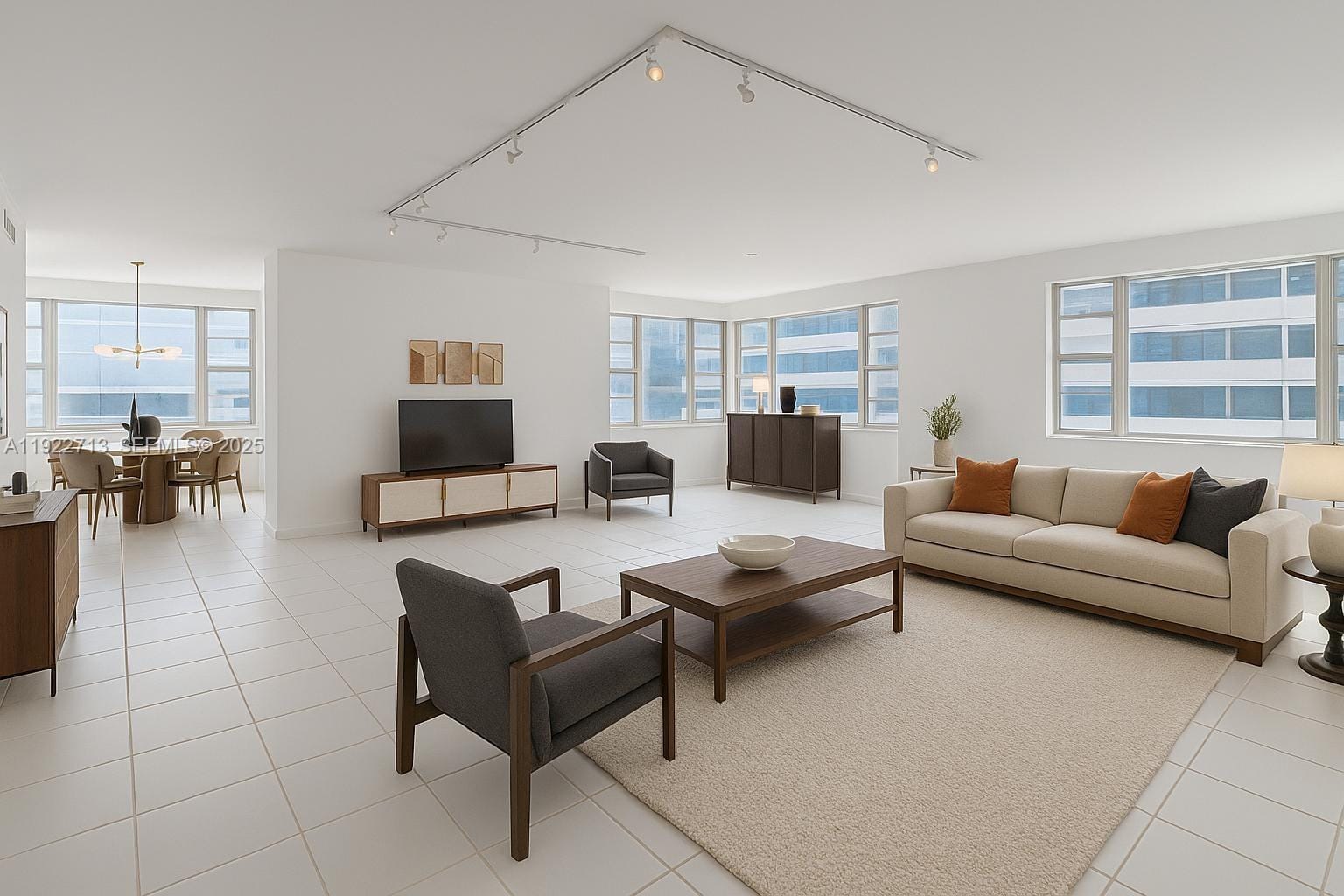 5255 Collins Avenue 5D — photo 2