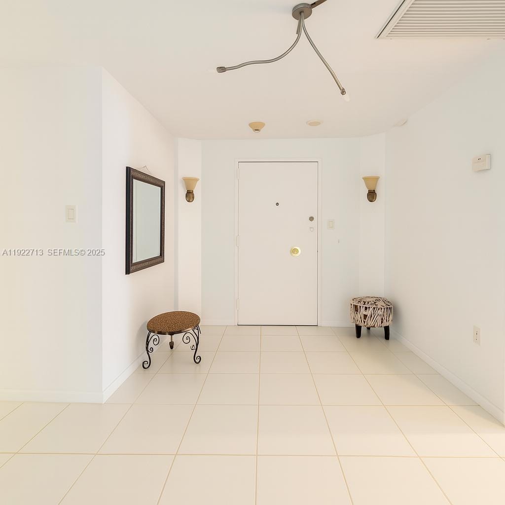5255 Collins Avenue 5D — photo 3