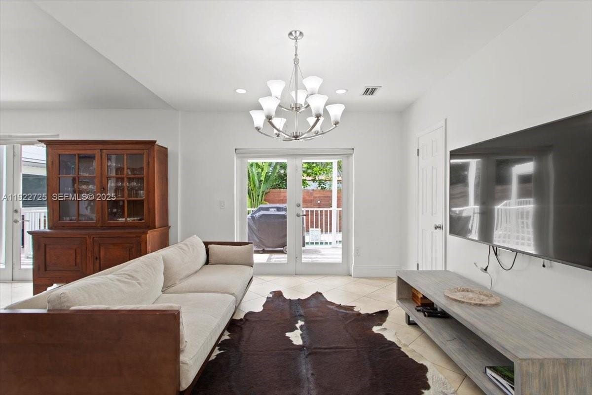 4190 Pamona Avenue — photo 8
