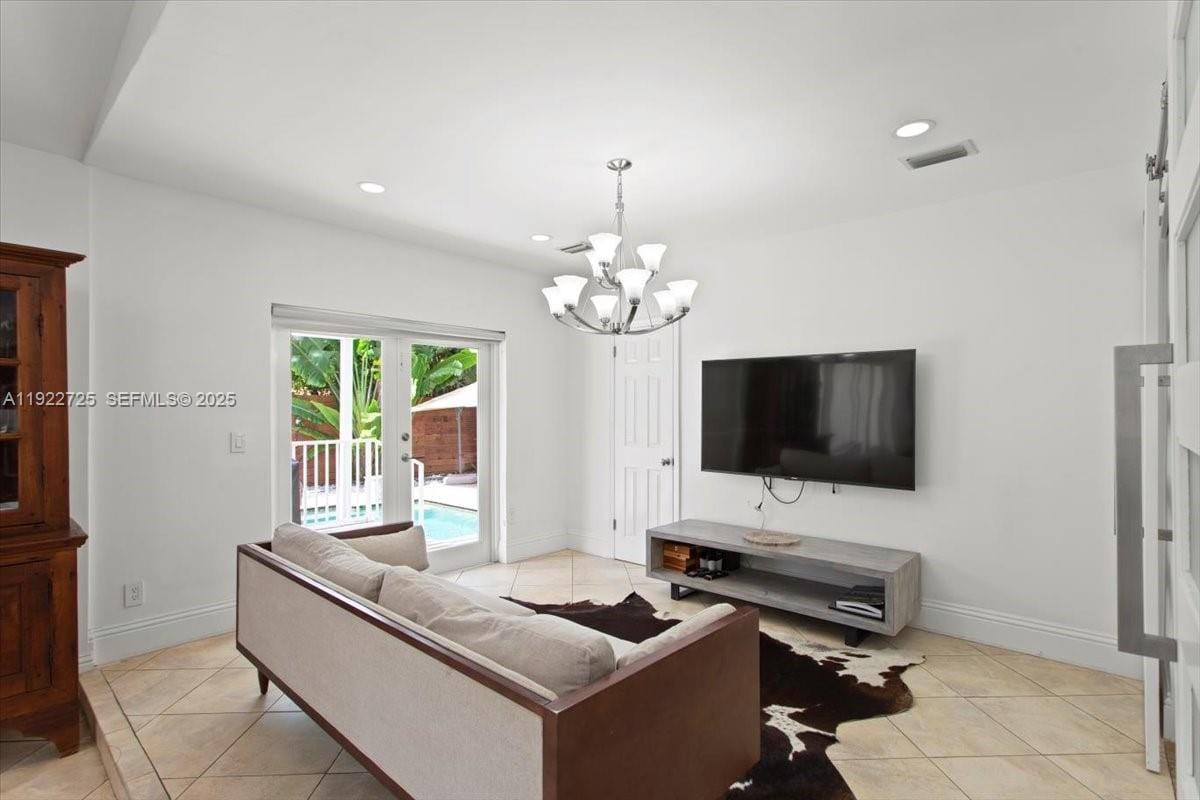 4190 Pamona Avenue — photo 9