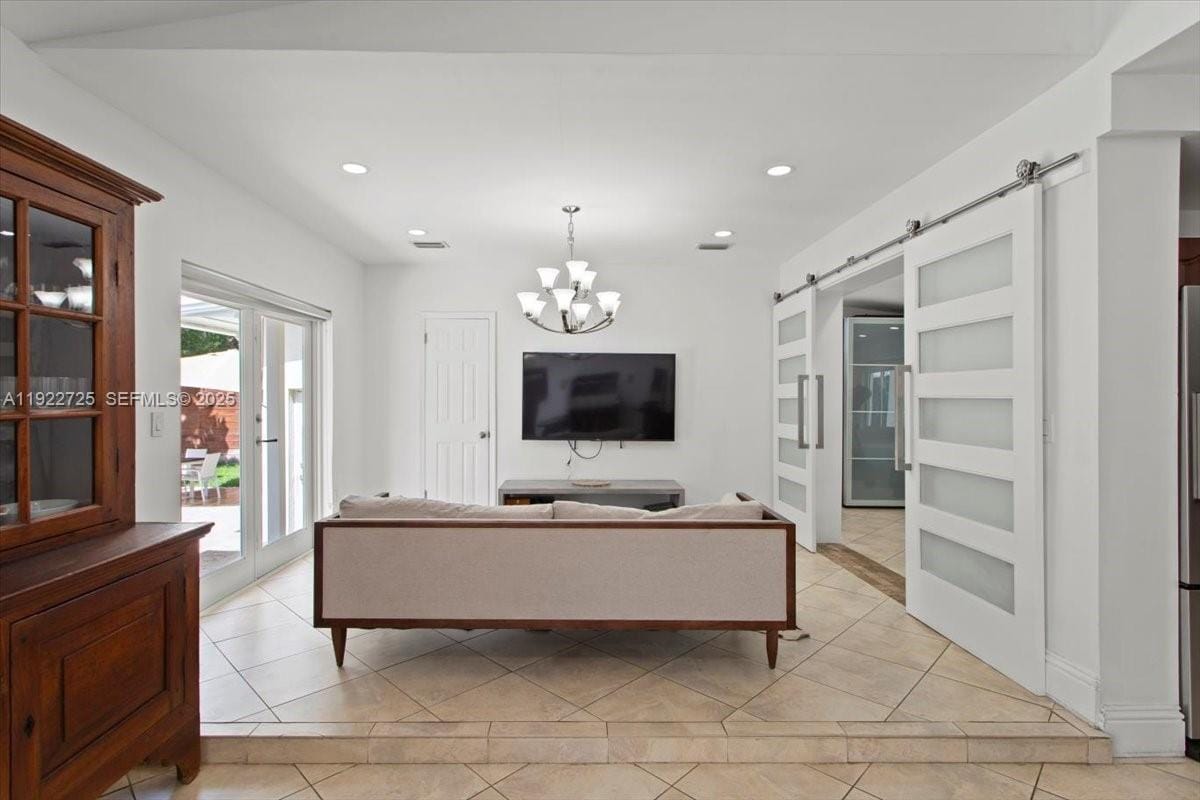 4190 Pamona Avenue — photo 10