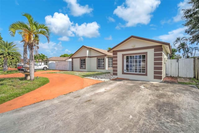 19541 NW 57th Court, Hialeah, FL 33015