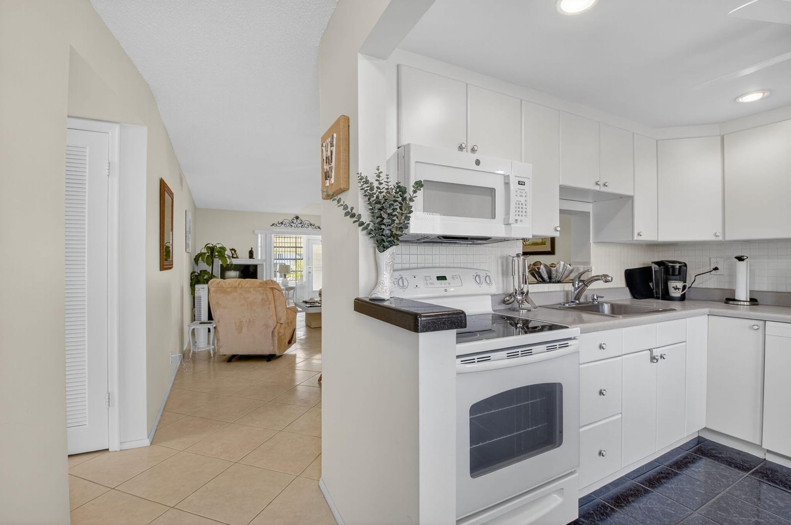 2152 NE 1st Way 101 — photo 3
