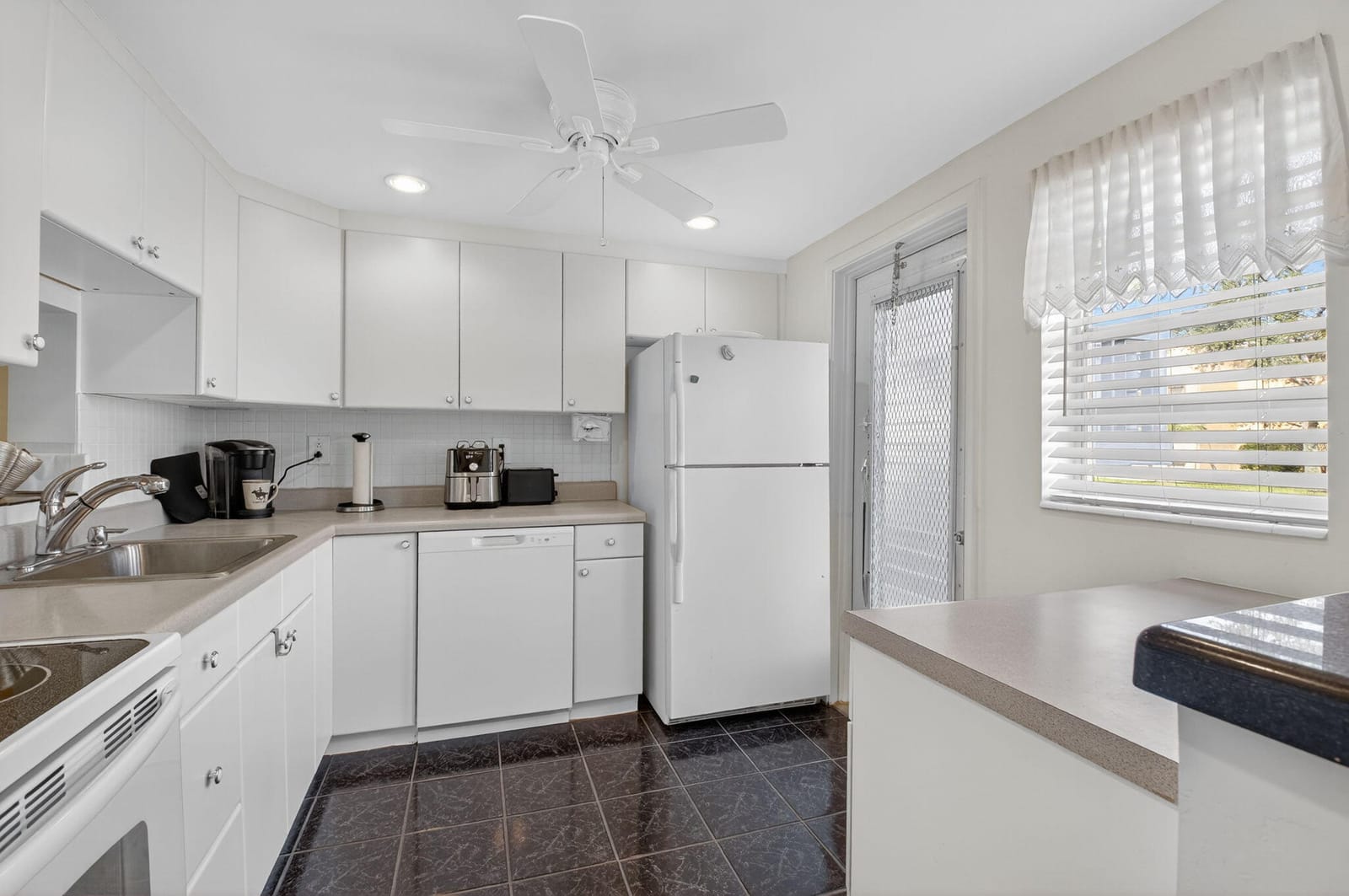 2152 NE 1st Way 101 — photo 4