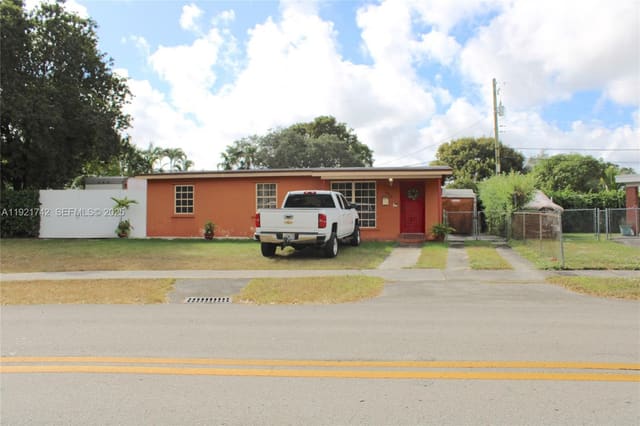 4940 SW 114th Avenue, sold in Westwood Lake 4th Addn, Miami, FL