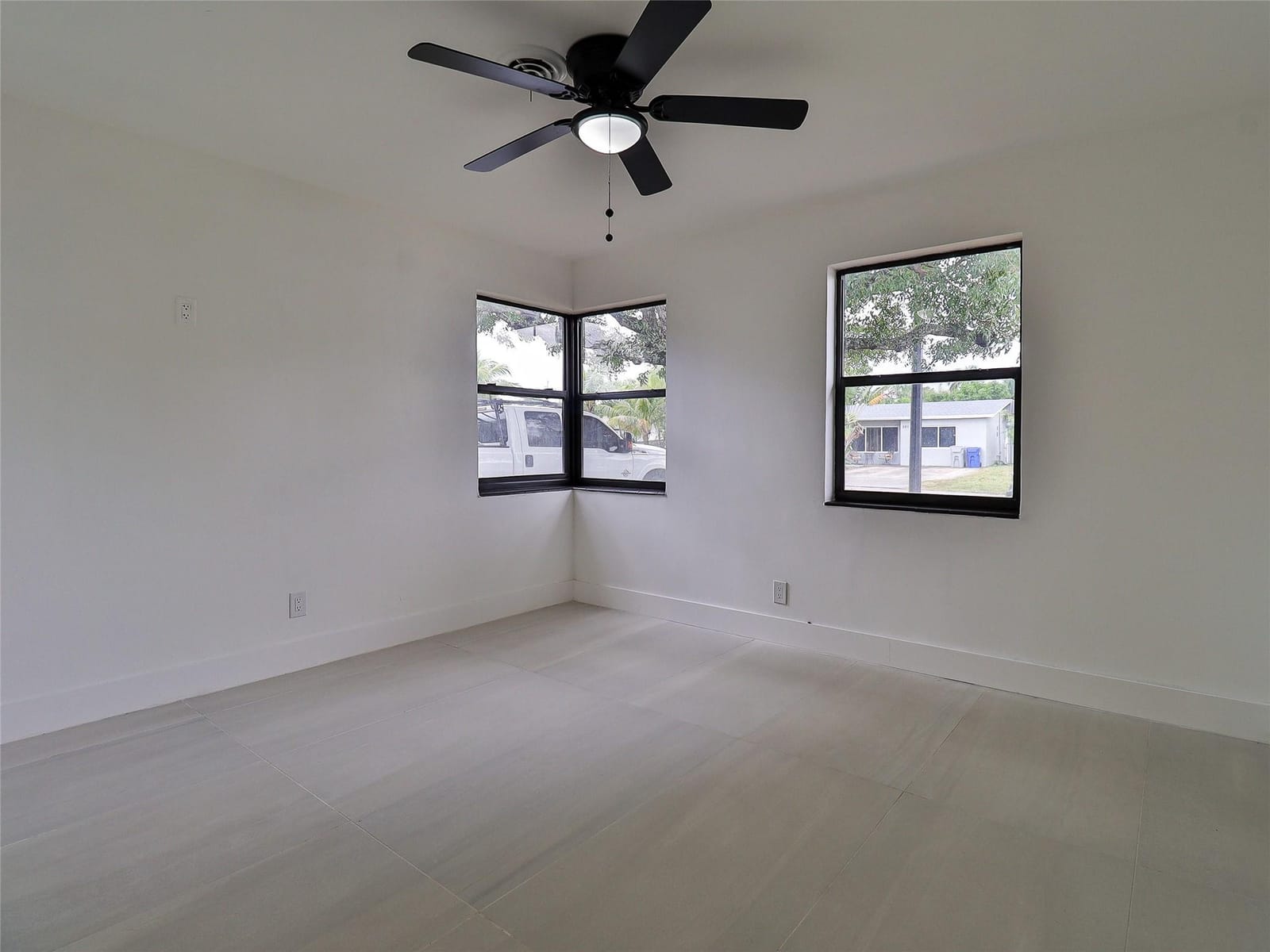 2820 NE 9th Terrace — photo 11