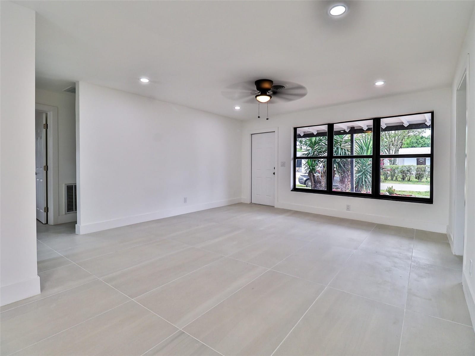 2820 NE 9th Terrace — photo 5