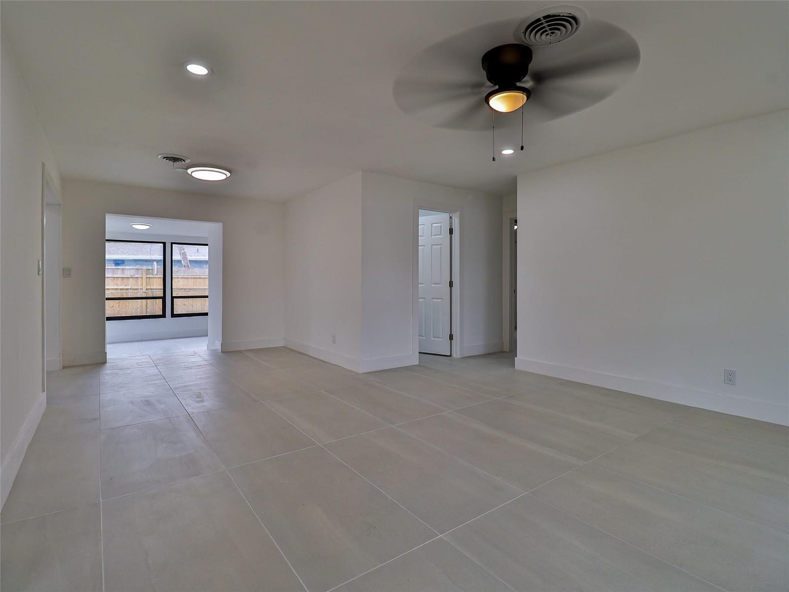 2820 NE 9th Terrace — photo 6