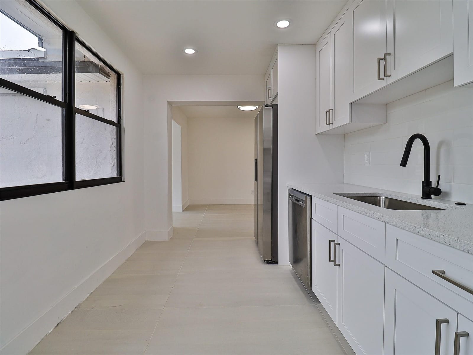 2820 NE 9th Terrace — photo 8