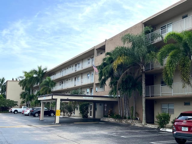 330 NE 26th Avenue 406, sold in Village Royale Forest Green Condo, Boynton Beach, FL