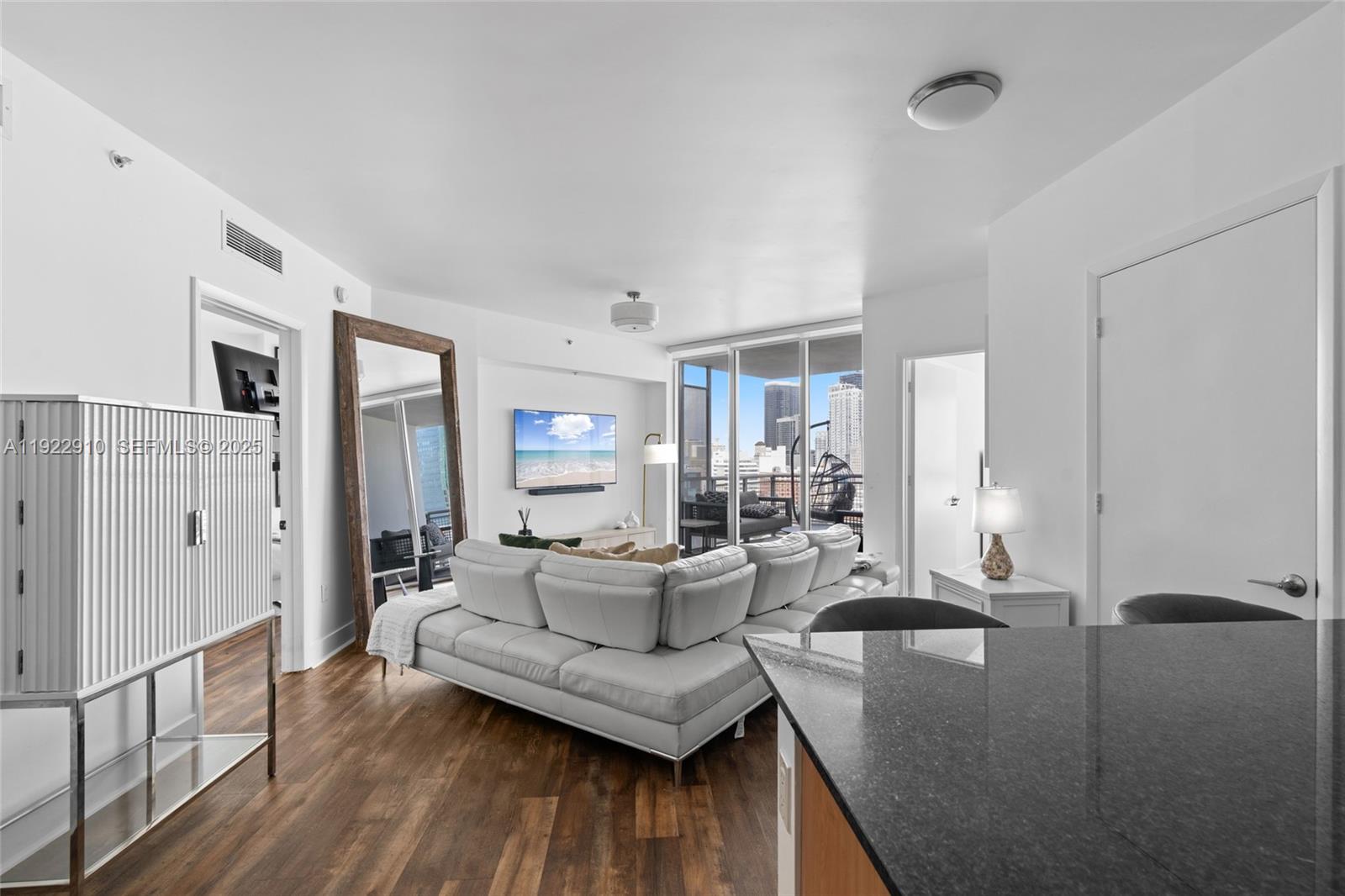 350 S Miami Avenue 1803 — photo 11