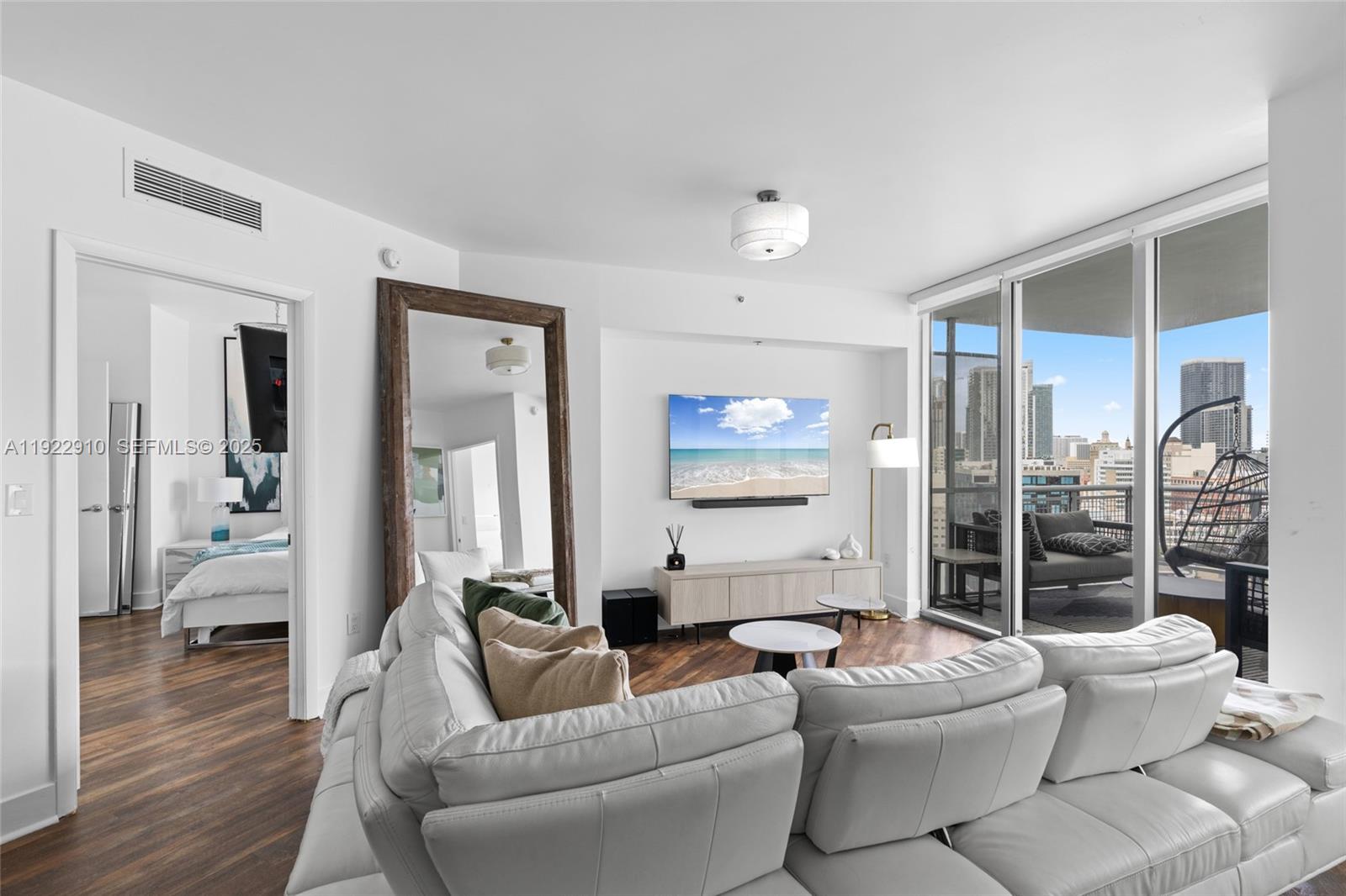 350 S Miami Avenue 1803, Miami, FL 33130 photo 13