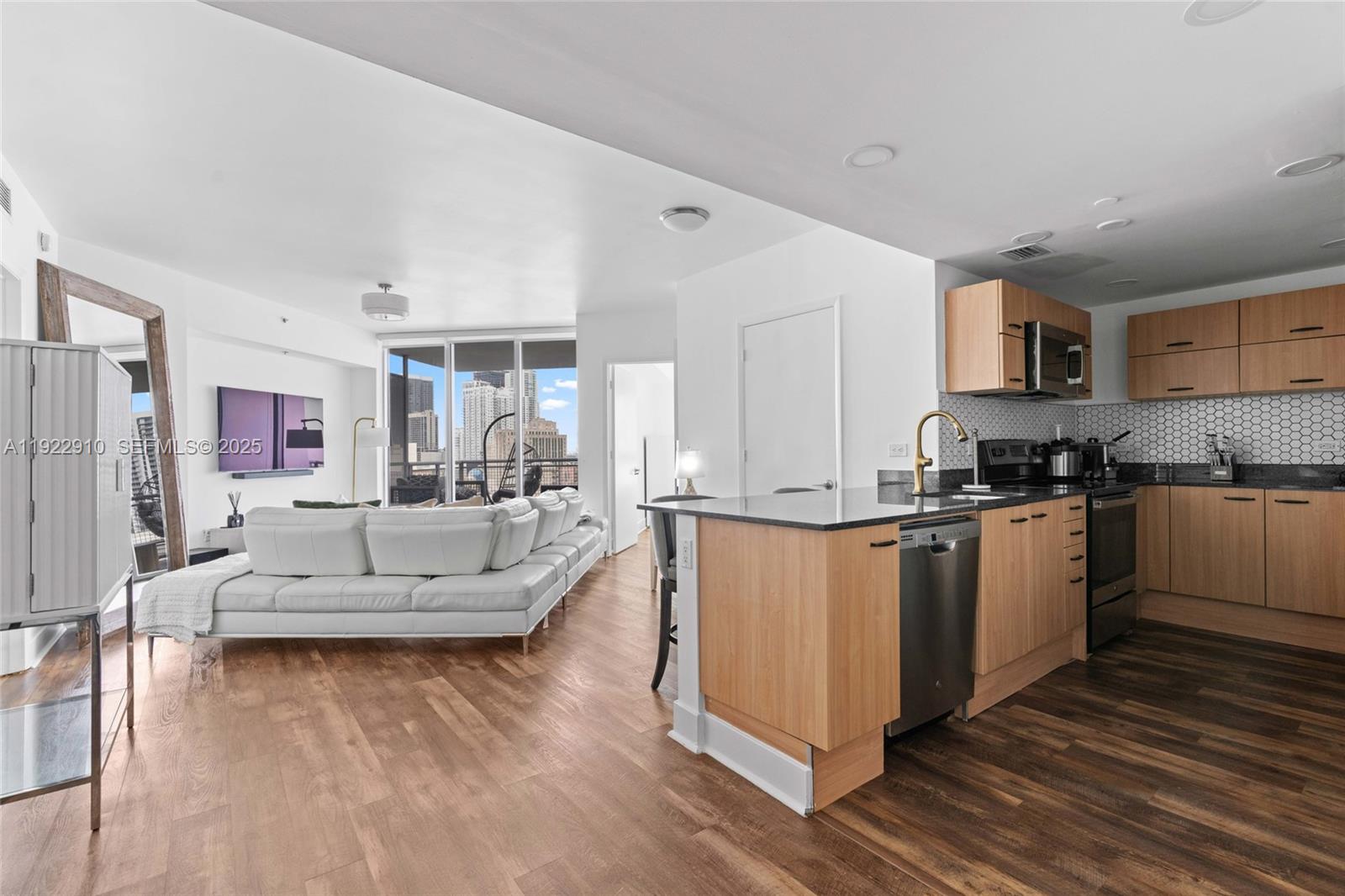 350 S Miami Avenue 1803 — photo 10