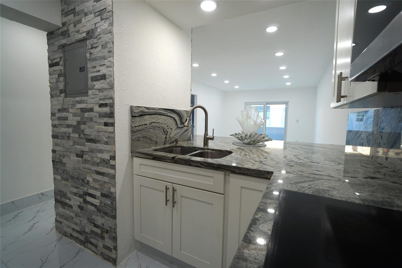 1035 W 77th Street 208, Hialeah, FL 33014 photo 20
