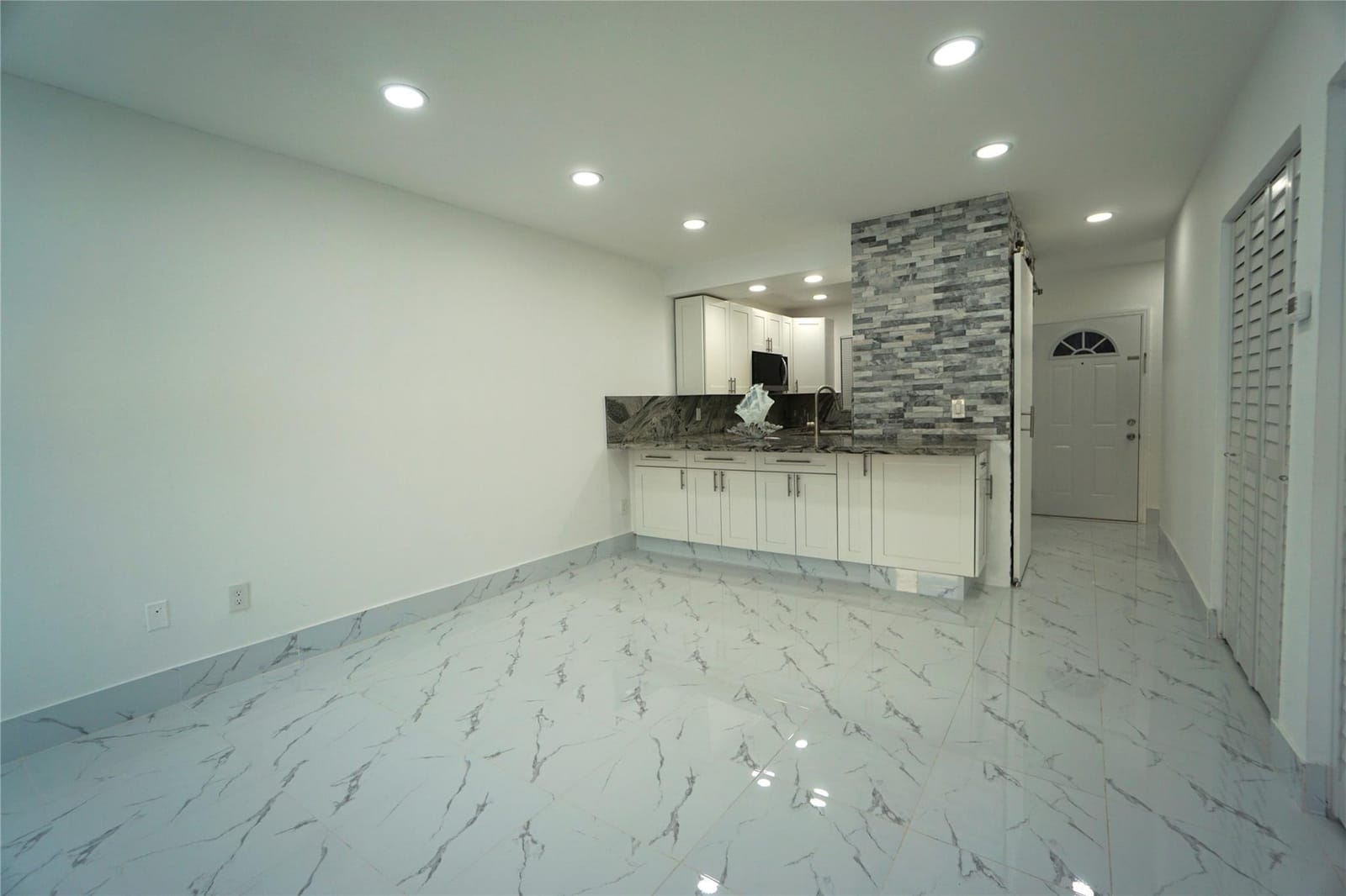1035 W 77th Street 208 — photo 5