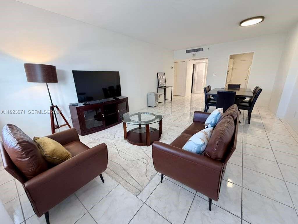 100 Lincoln Road 541 — photo 3