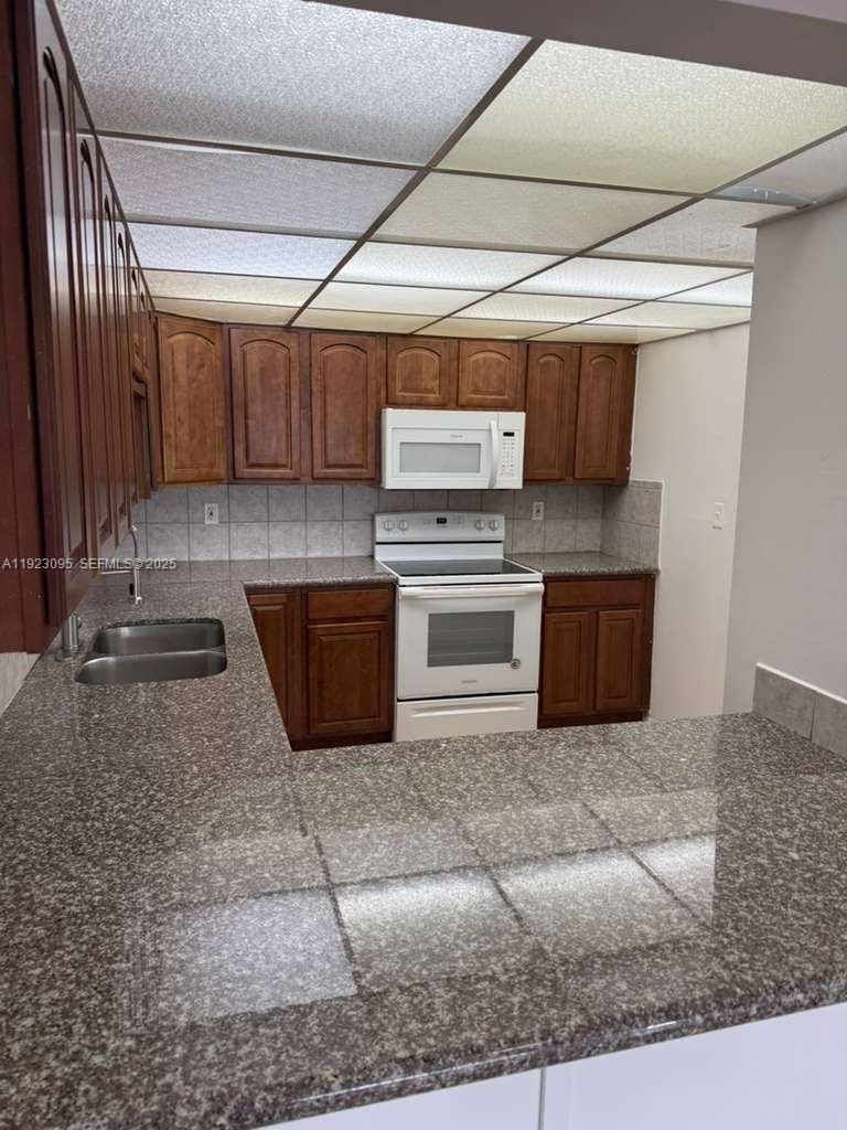 7000 NW 186th Street 4-226 — photo 2
