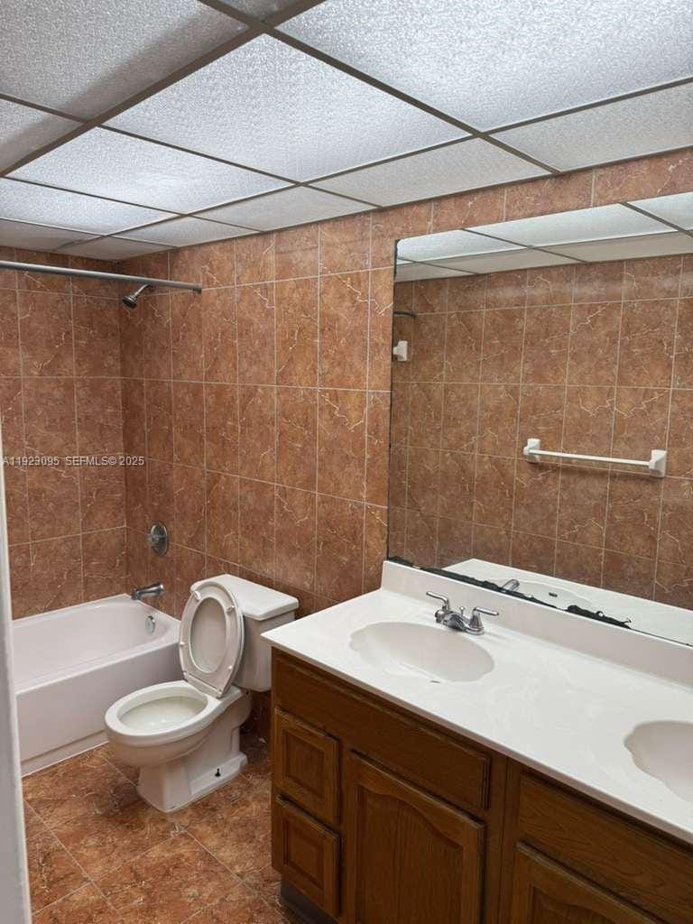 7000 NW 186th Street 4-226 — photo 9