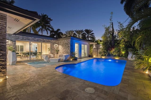 2131 NE 15th Terrace, sold in Edgewater Estates, Wilton Manors, FL