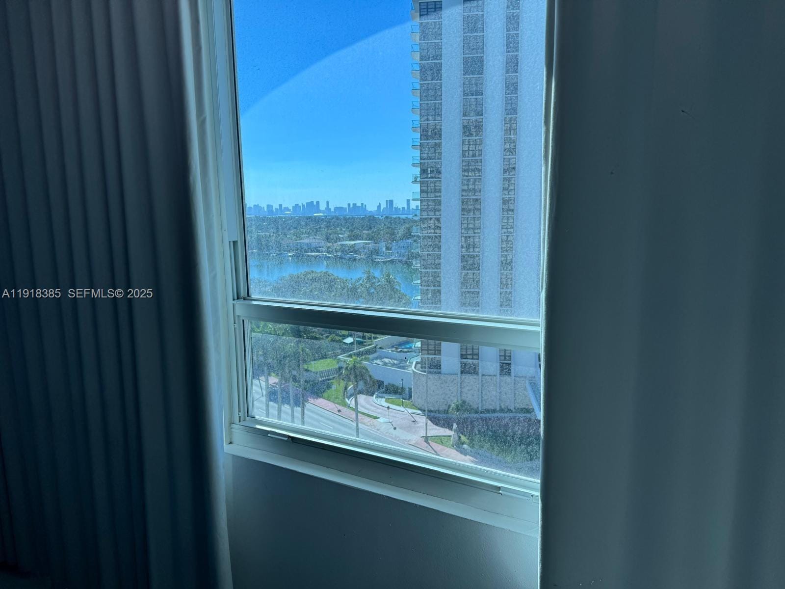 5445 Collins Avenue 915 — photo 8