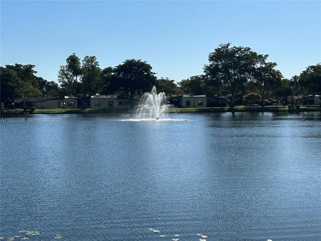 534 Briarwood Circle 1-48, Hollywood, FL 33024
