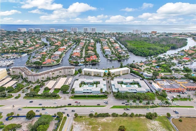322 N Federal Highway 136, sold in River House Gardens Condo, Deerfield Beach, FL