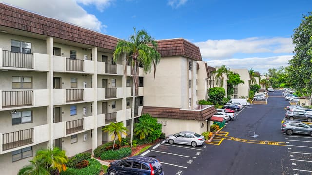 6080 NW 44th Street 408, Greens Of Inverrary, Lauderhill, FL