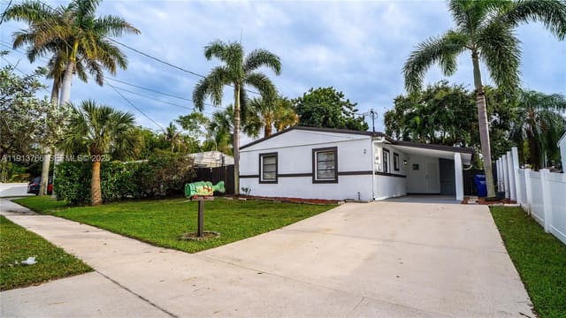 2634 Thomas Street, Hollywood, FL 33020