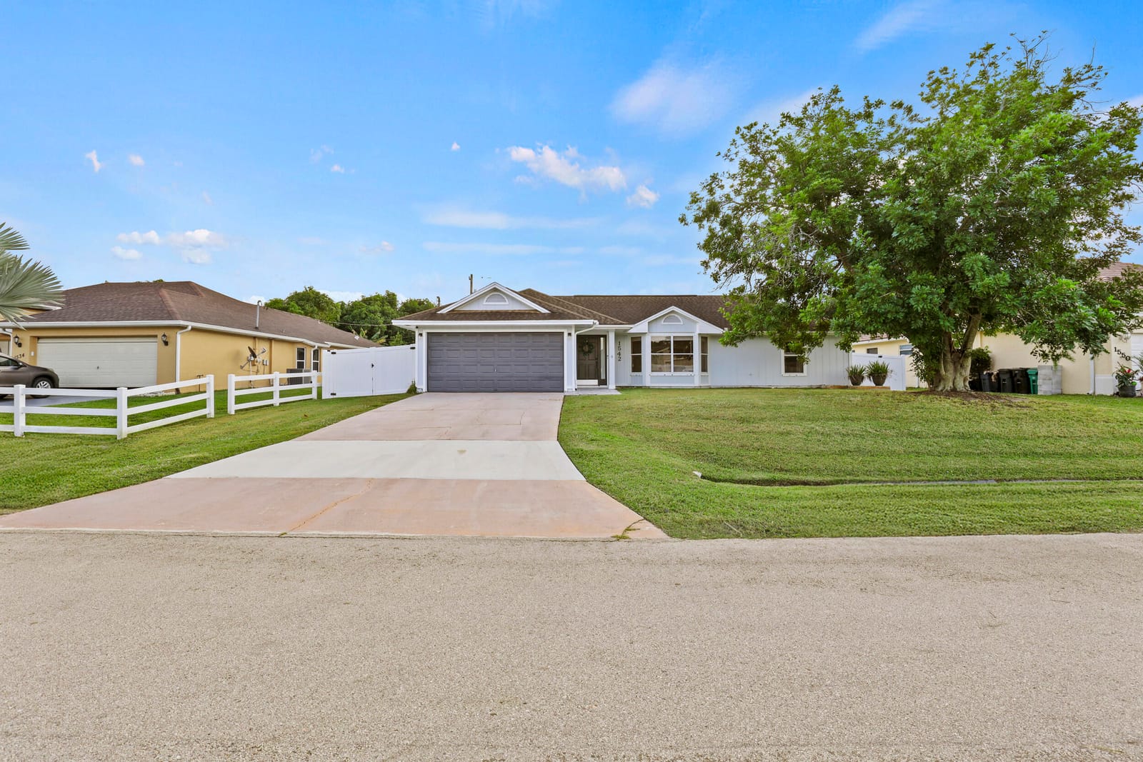 1542 SW Dycus Avenue, Port St. Lucie, FL 34953