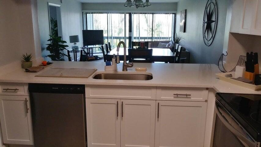 3050 Presidential Way 206 — photo 4
