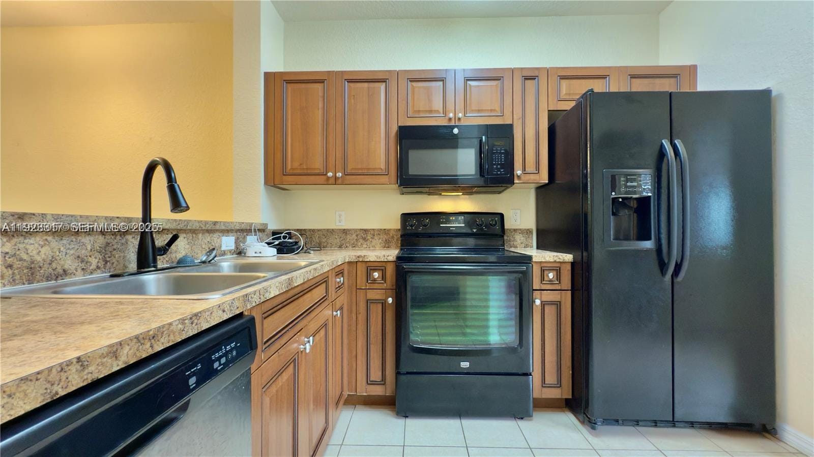 1918 Alamanda Way, Riviera Beach, FL 33404 photo 4