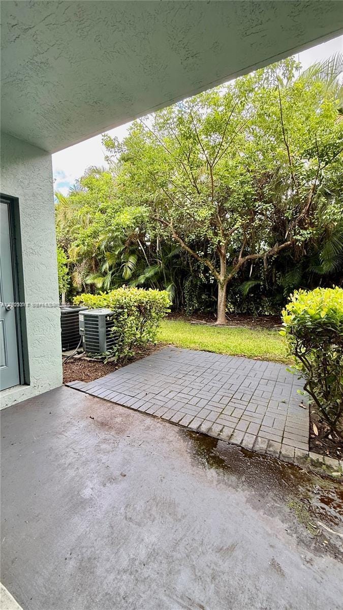 1918 Alamanda Way, Riviera Beach, FL 33404 photo 9