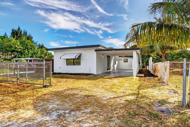 1214 Peak Road, Lantana, FL 33462