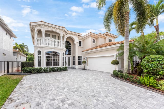 8168 Valhalla Drive, Delray Beach, FL 33446