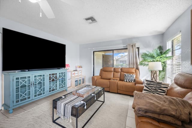 197 SE 1st Circle 15b, sold in Seaway Villas, Boynton Beach, FL