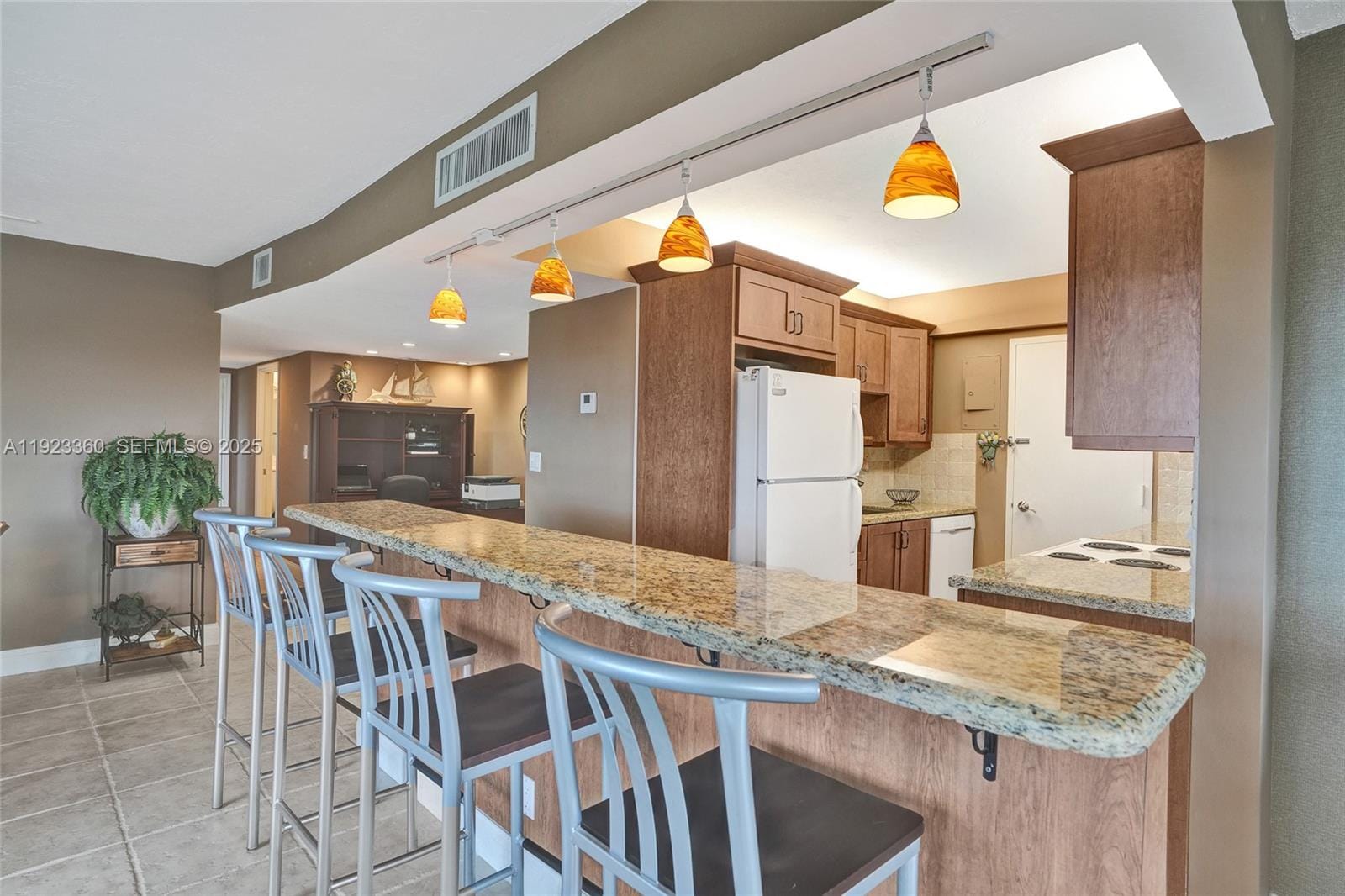 5100 Dupont Boulevard 6M — photo 5