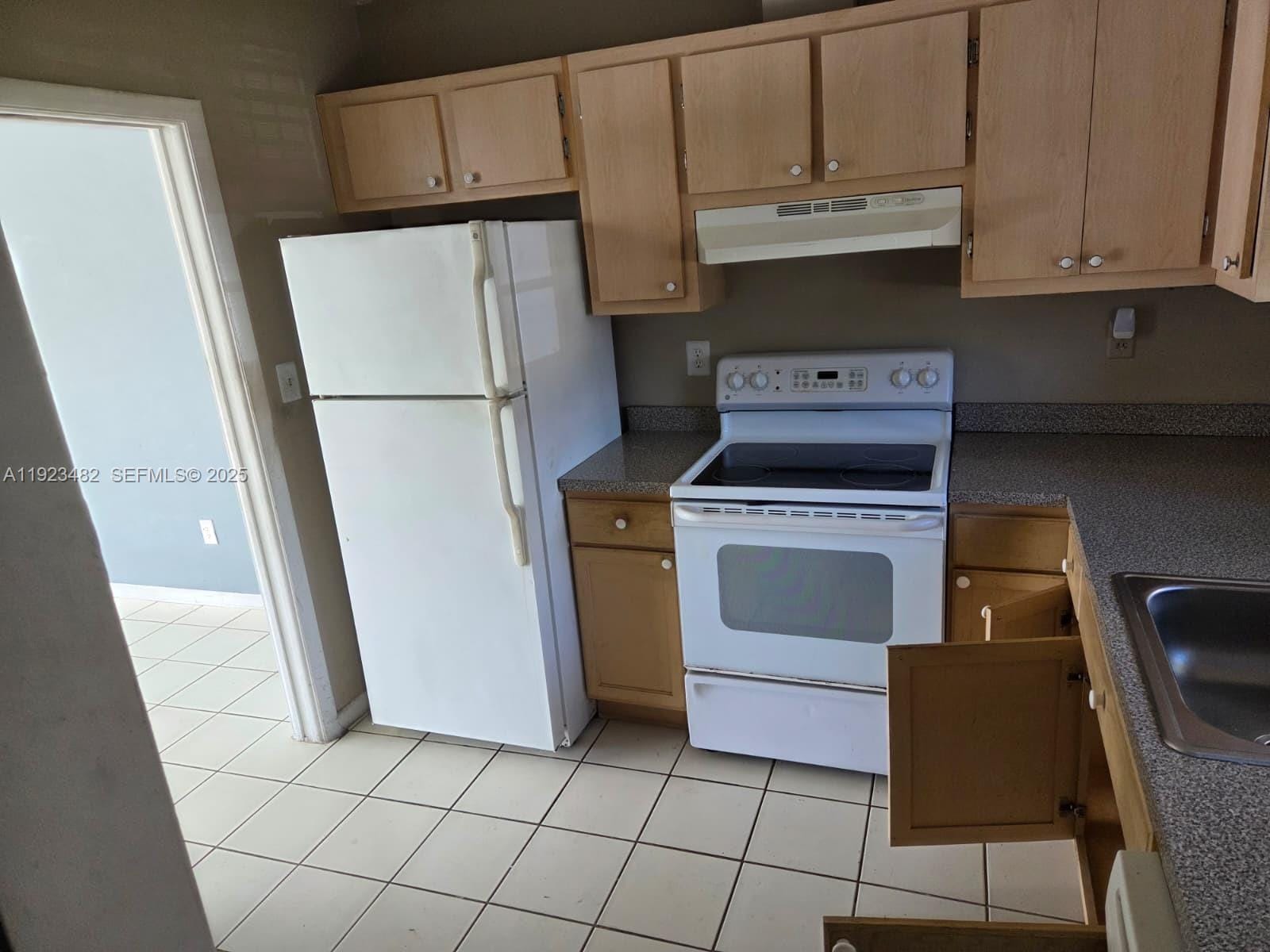 12412 SW 112th Terrace, Miami, FL 33186 photo 4