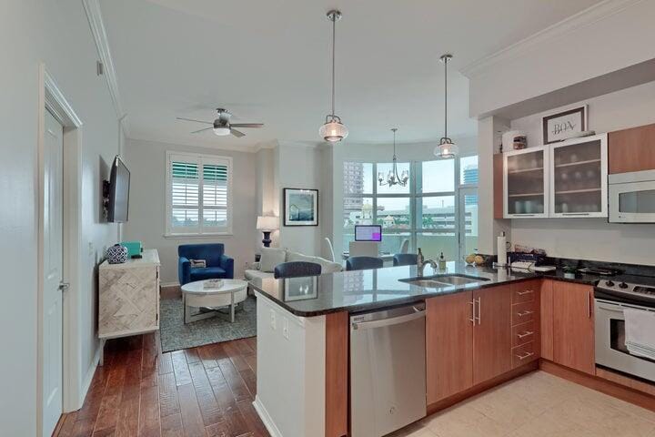 600 S Dixie Highway 455 — photo 4