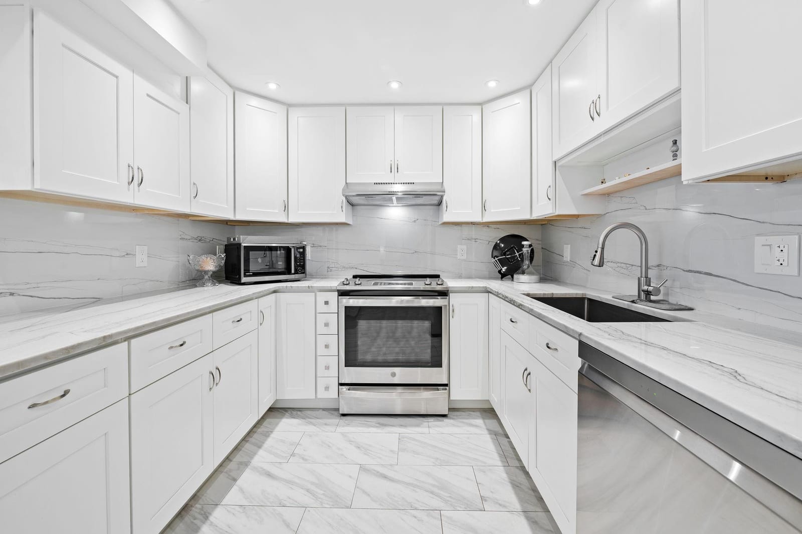 3505 Oaks Way 506 — photo 8