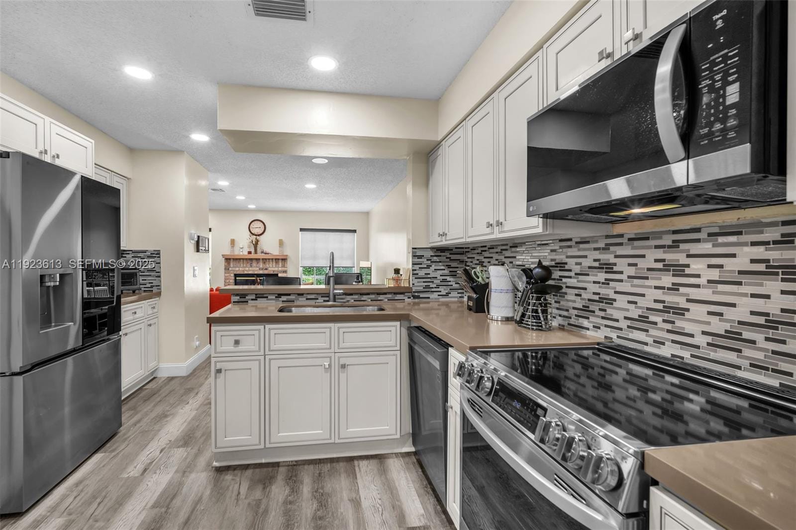 11664 NW 19th Drive 11664 — photo 3