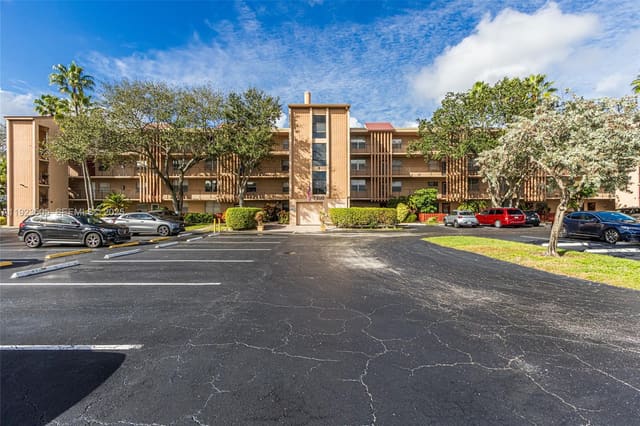 7300 Lake Cir Drive 303, Margate, FL 33063